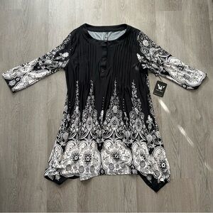 White Mark Size 1XL Women's Black and White Paisley Top NWT